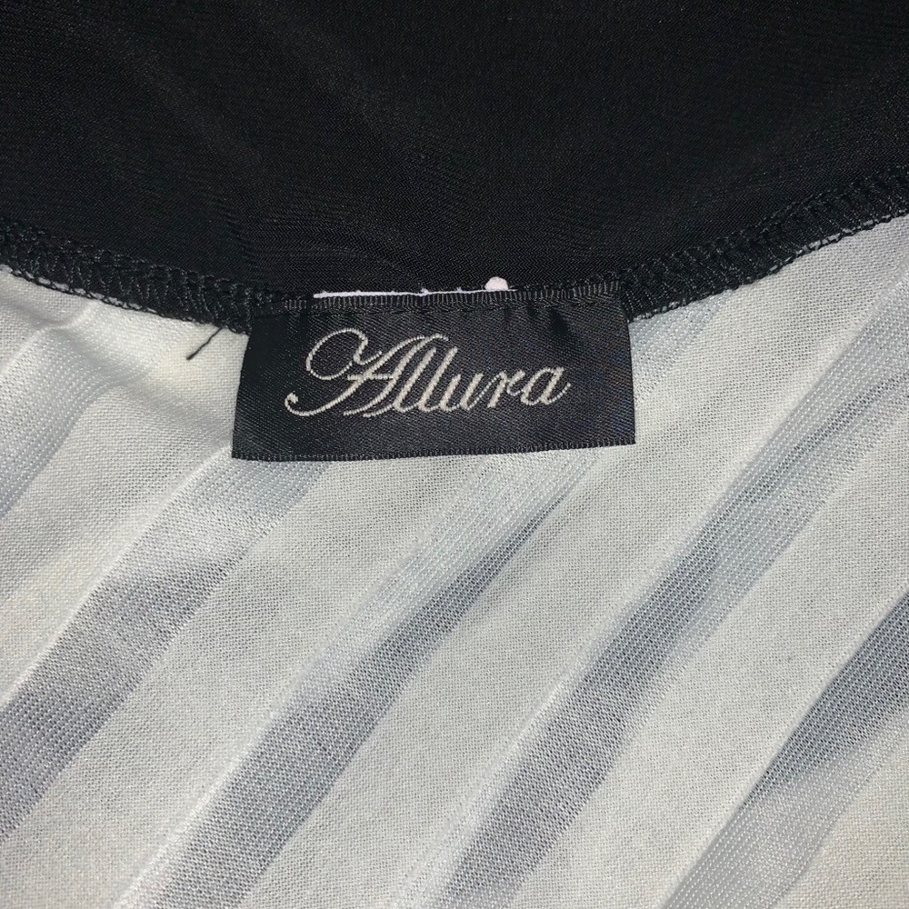 Allura white sleeveless top - Picture 11 of 14